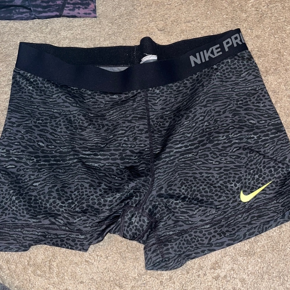 Leopard Nike pros